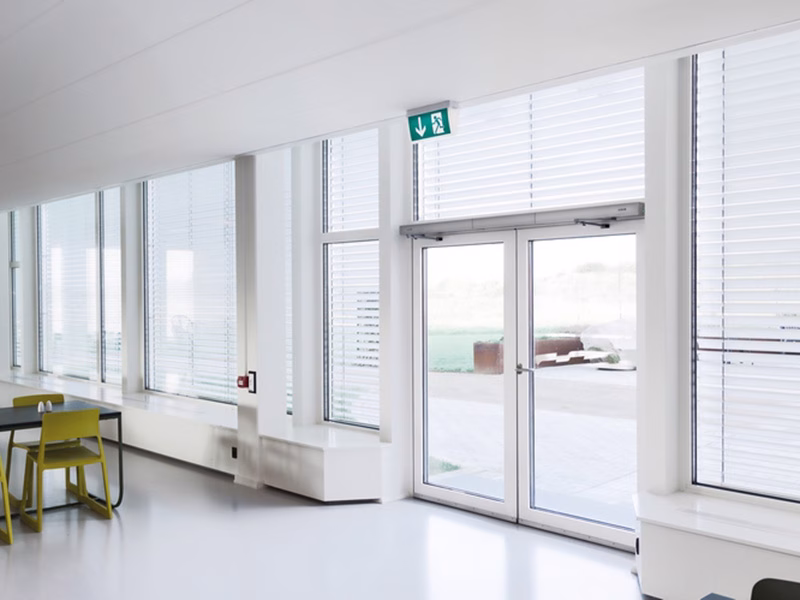 Powerturn swing door drive